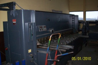 Eine Blechschneidemaschine von ... ? Leider aber nicht energieeffizient! Eine Blechschneidemaschine von ... ? Leider aber nicht energieeffizient!
